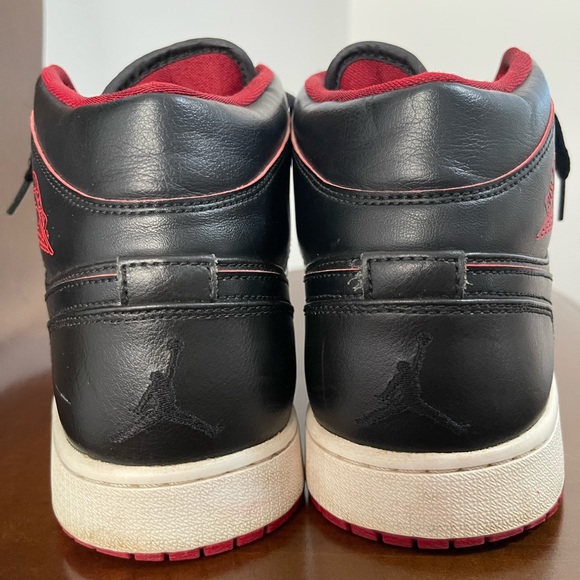 RARE Nike Air Jordan 1 Retro Mid Black Red White Bred main image 10